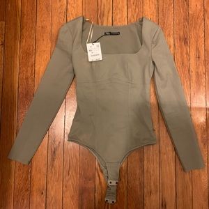NWT ZARA BODYSUIT WITH SQUARE-CUT NECKLINE Size XS Taupe 3067/426